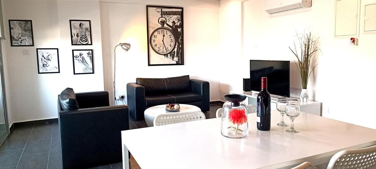 Dezo Luxury Town Apartment Ларнака Екстер'єр фото