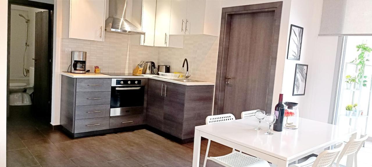 Dezo Luxury Town Apartment Ларнака Екстер'єр фото